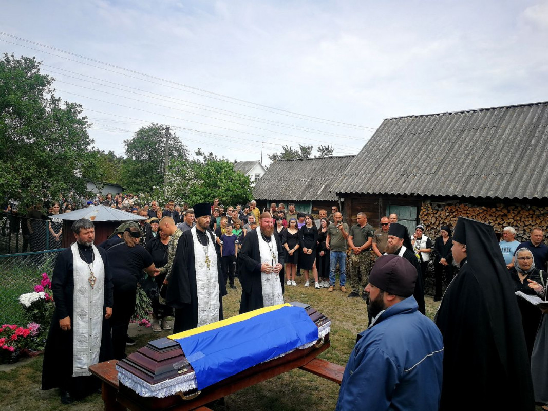 Понад півроку вважався зниклим безвісти: на Волині поховали Героя Олексія Омельчука