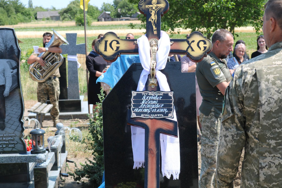 Майже 2 роки рідні жили надією на його повернення: у Луцькому районі поховали Героя Миколу Якубовича