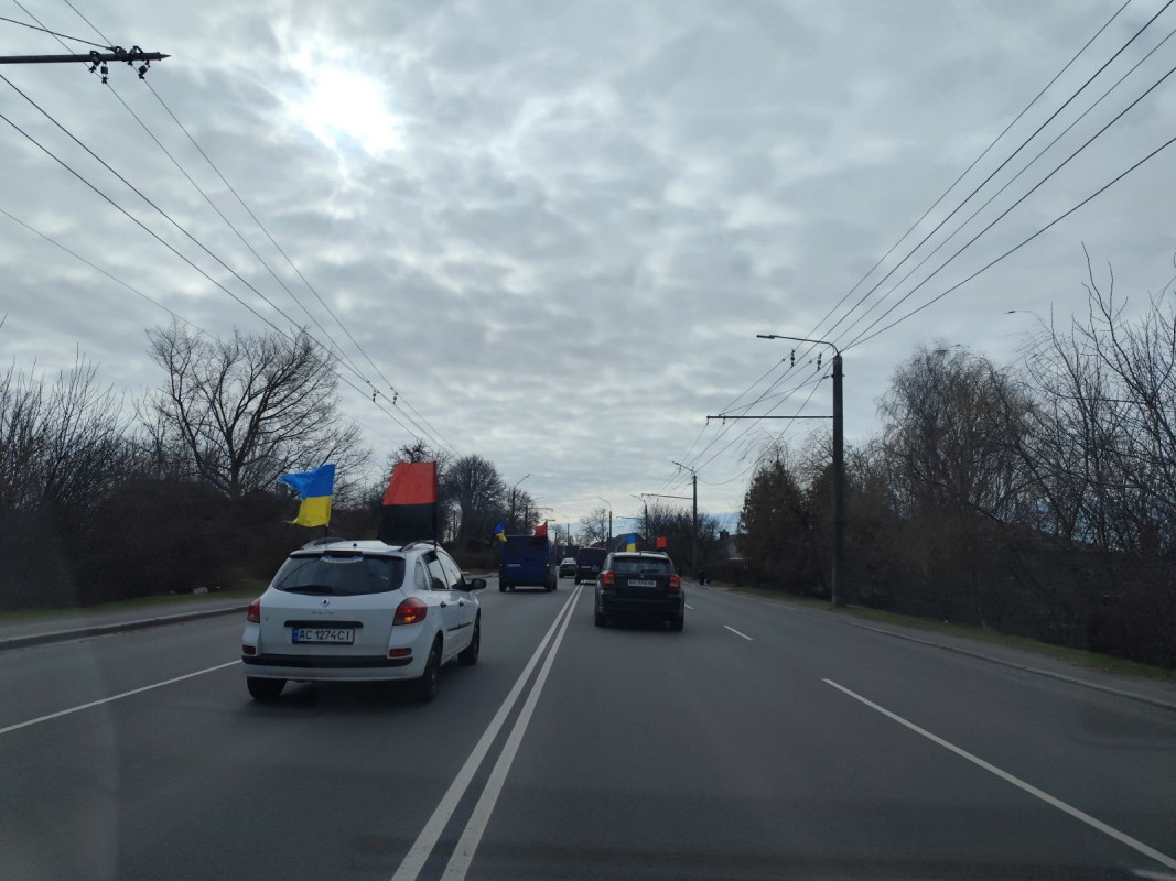 Почорніла від горя мати, овдовіла дружина, без батька залишилися діти, без дідуся - онуки: на Волині поховали Героя Олексія Трофімюка