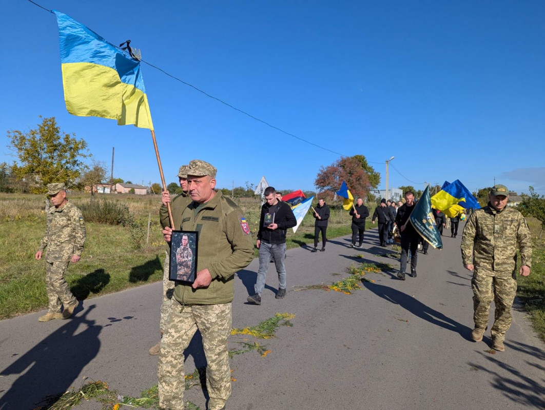 Навіки 24: на Волині в останню дорогу провели молодого Героя Петра Жука. Фото