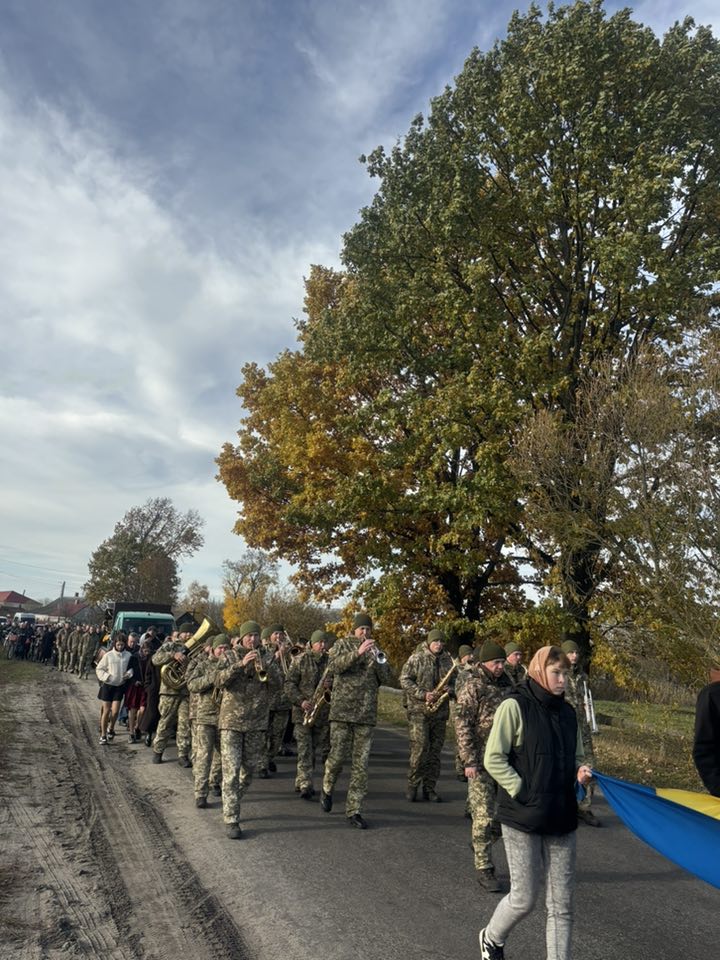 До останнього подиху боронив Україну: на Волині попрощалися із загиблим Героєм Іваном Кіпенем