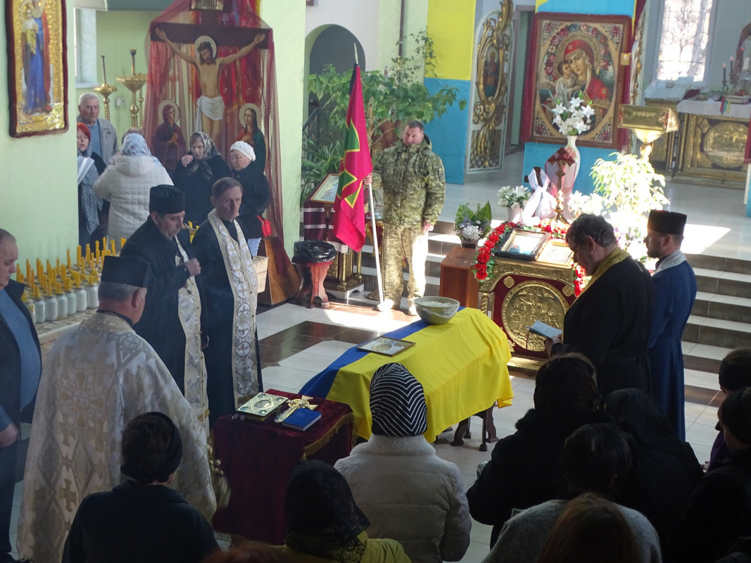 На Волині провели в останню путь Героя Василя Кравчука, який загинув два роки тому