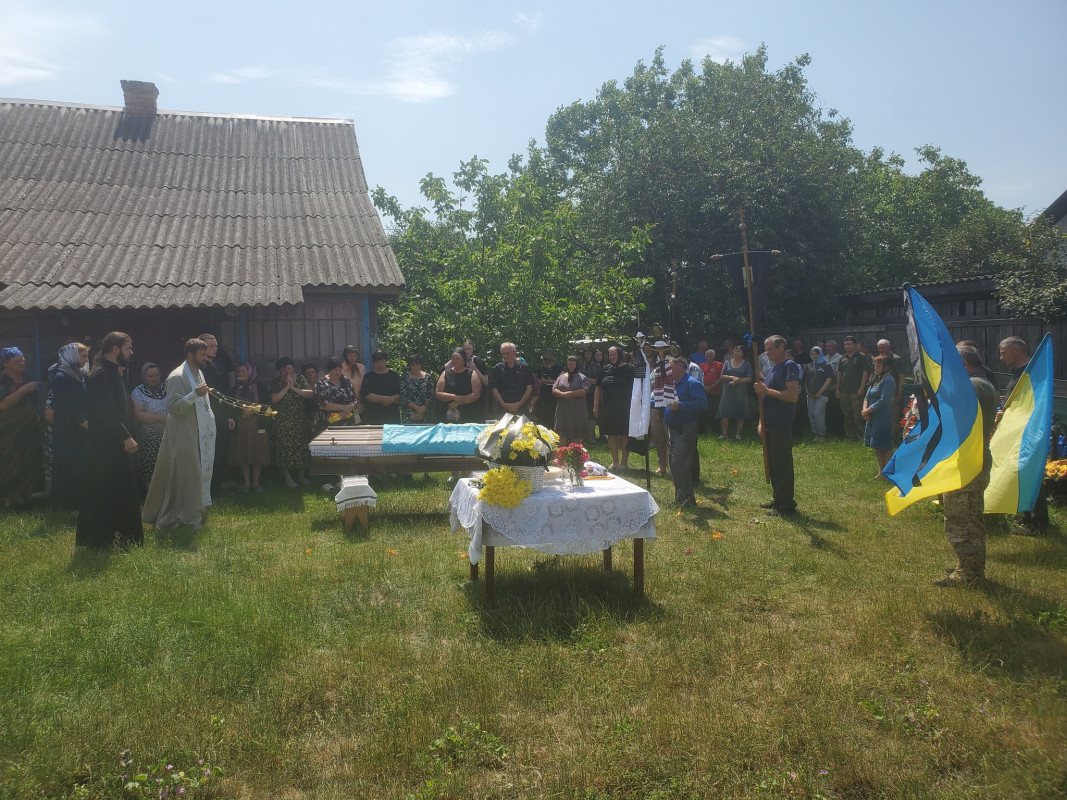Зник безвісти 11 місяців тому: на Волині поховали Героя Анатолія Барабана