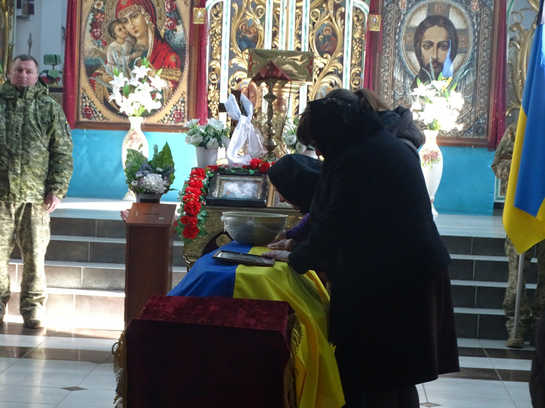 На Волині провели в останню путь Героя Василя Кравчука, який загинув два роки тому