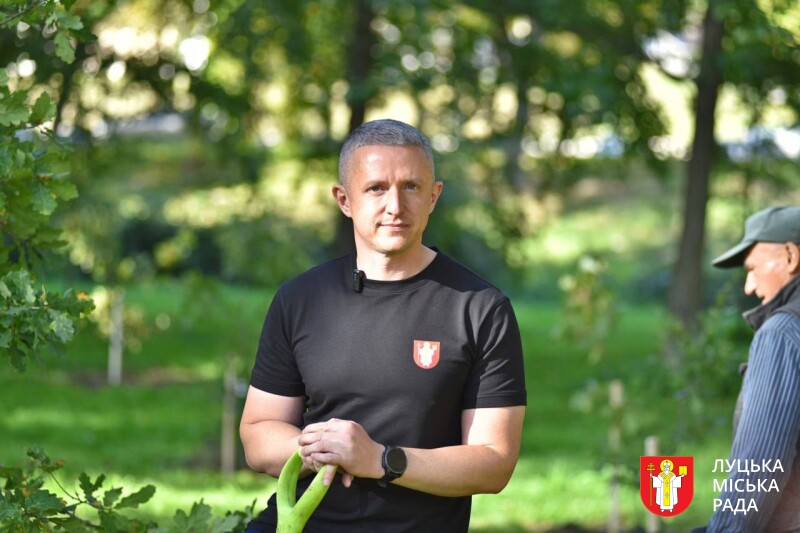 У Луцьку в парку Лесі Українки висадили дубовий гай Незалежності