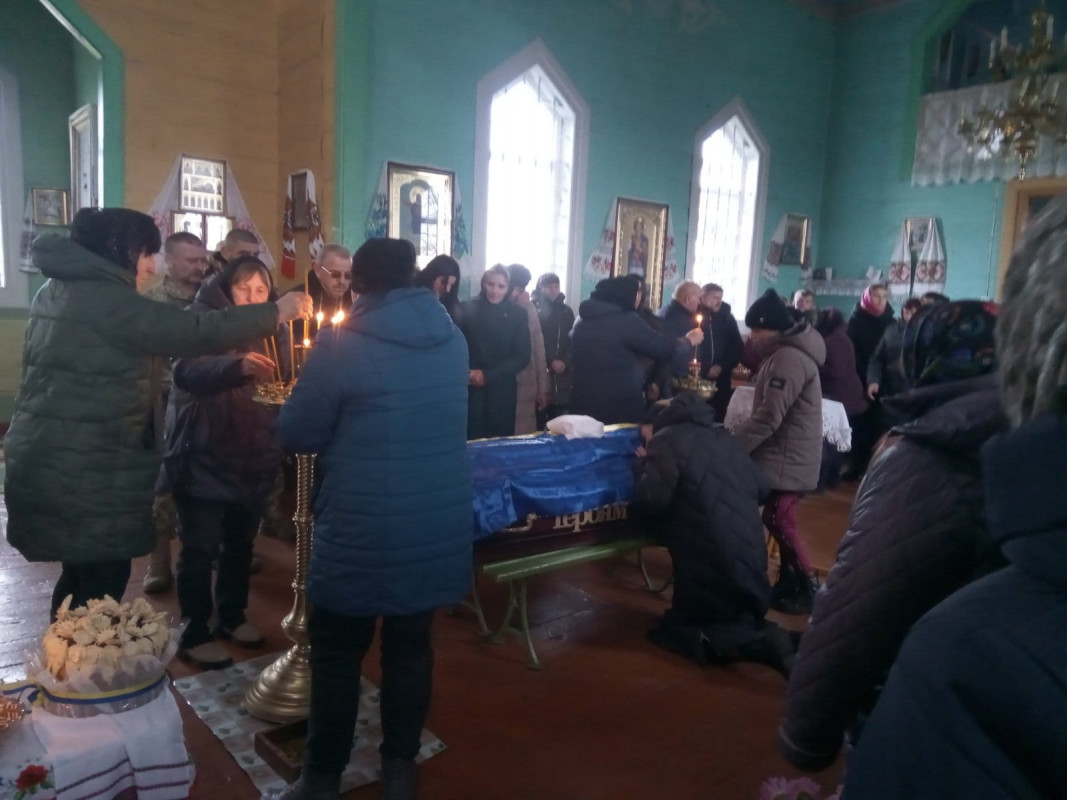 Лише через десять днів побратими змогли забрати його тіло з поля бою: на Волині поховали Героя Михайла Вацика