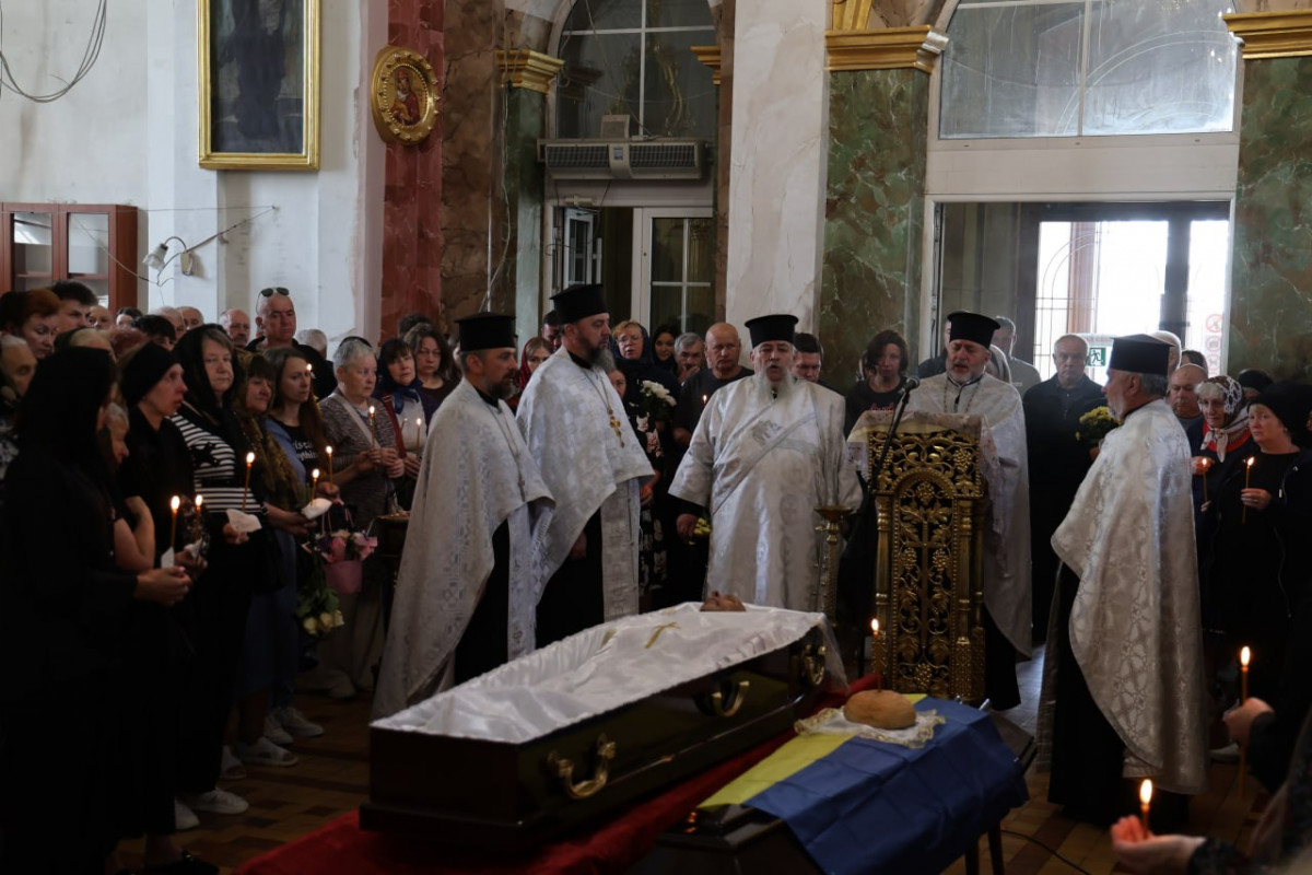 У Луцьку з військовими почестями поховали Героїв Романа Меюса та Олександра Радивоніка