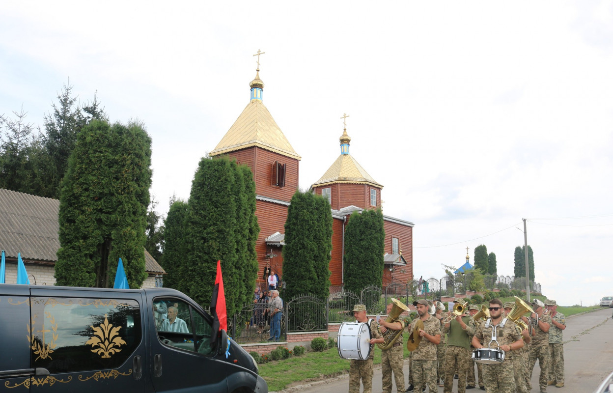 У липні став на захист країни, а за місяць - відійшов у вічність: на Волині попрощалися з Леонідом Остап'юком