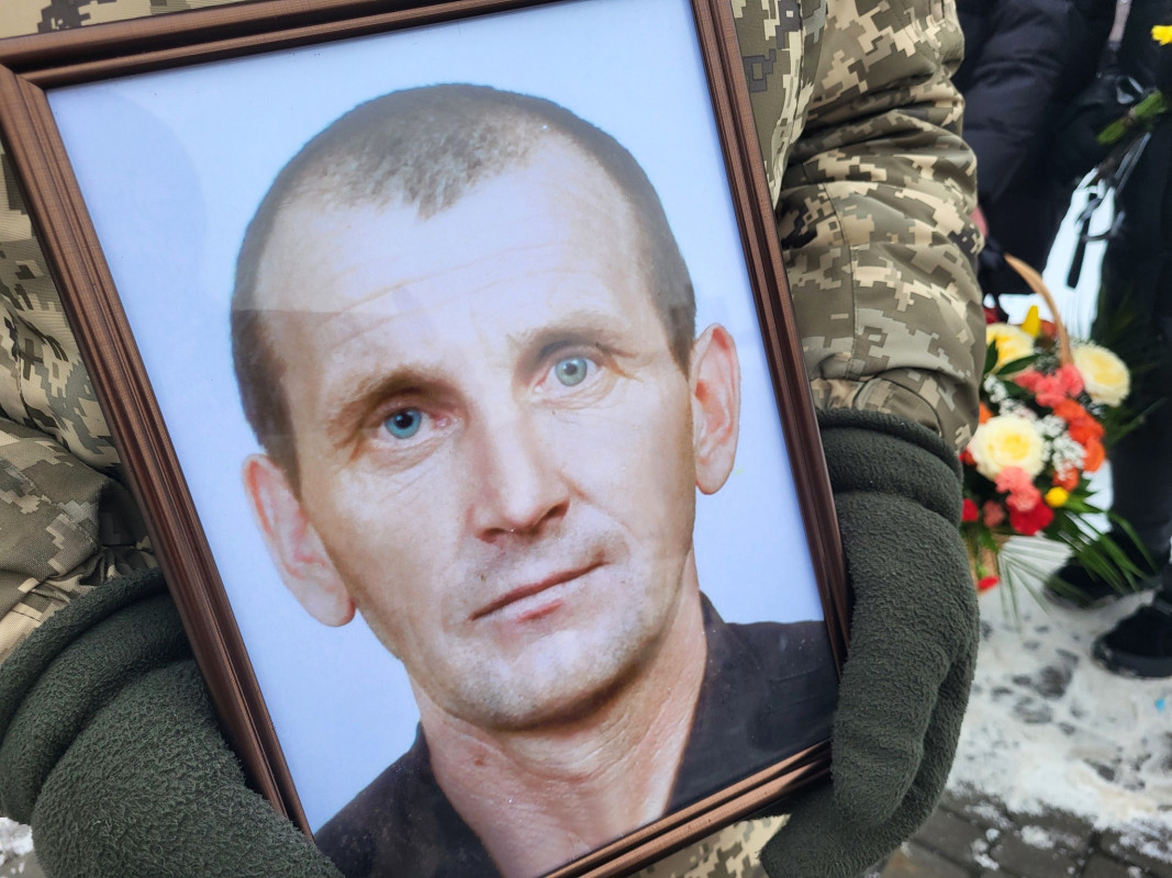 Казав «Воюватиму до Перемоги»: на Волині попрощалися із Героєм Юрієм Мельником, серце якого зупинилося на війні