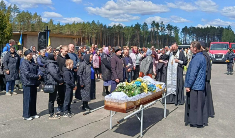 Життя обірвалося під час відпустки: волиняни провели в останню дорогу Андрія Сидорука