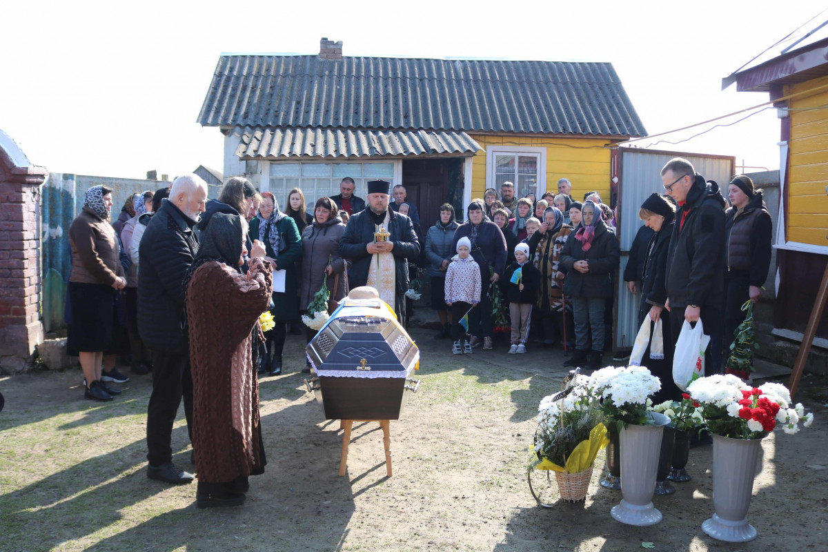 Життя присвятив порятунку інших: на Волині провели в останню дорогу воїна Олександра Батуру
