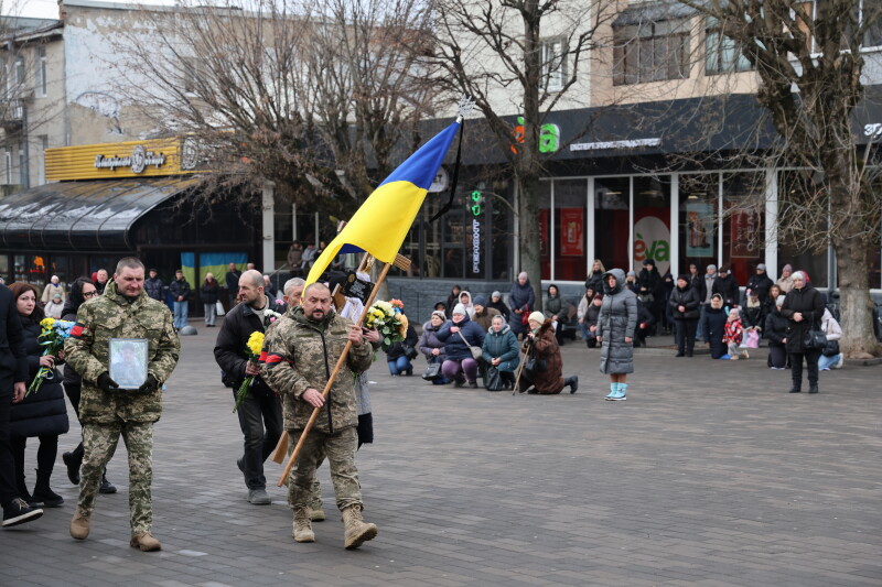 Нещодавно виповнилося 40 років: у Луцьку попрощалися з Героєм Андрієм Фещенком. Оновлено