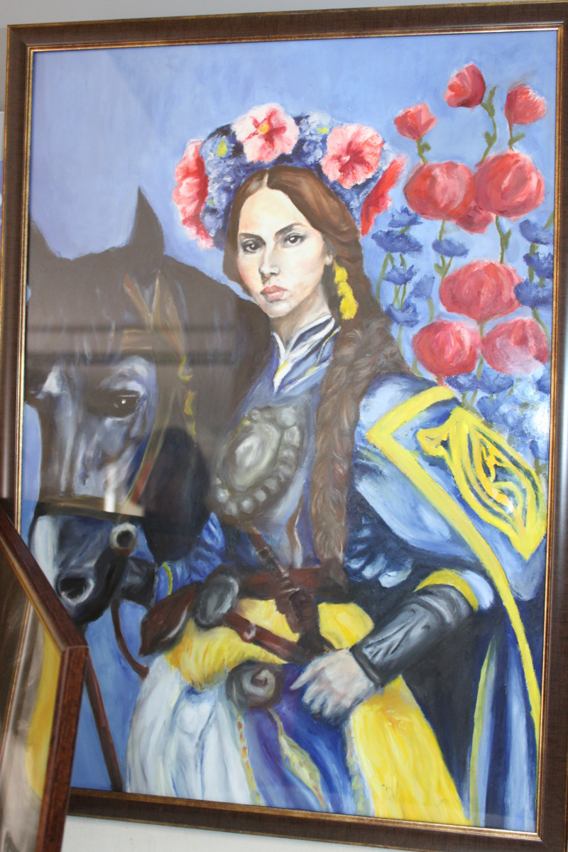 Юна художниця-самоучка з Волині пише портрети військових та розмальовує стіни