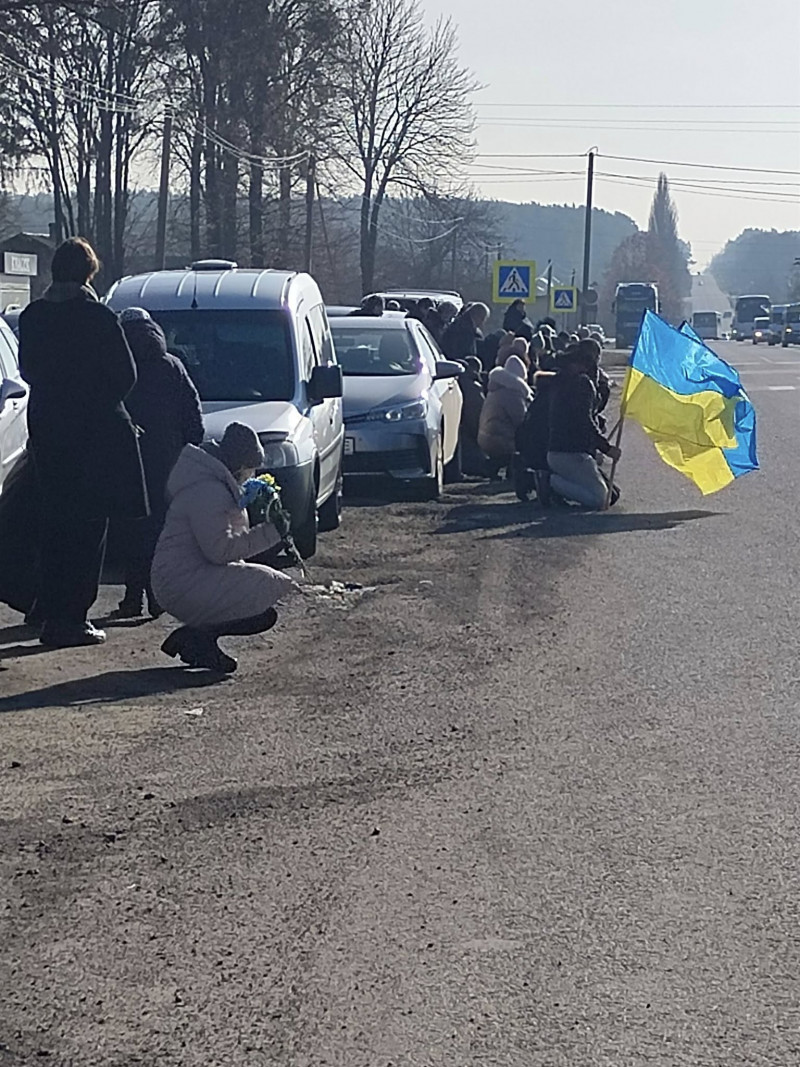 «Любив життя, але клята війна його забрала»: громада на Волині попрощалася з Героєм Аркадієм Луцюком