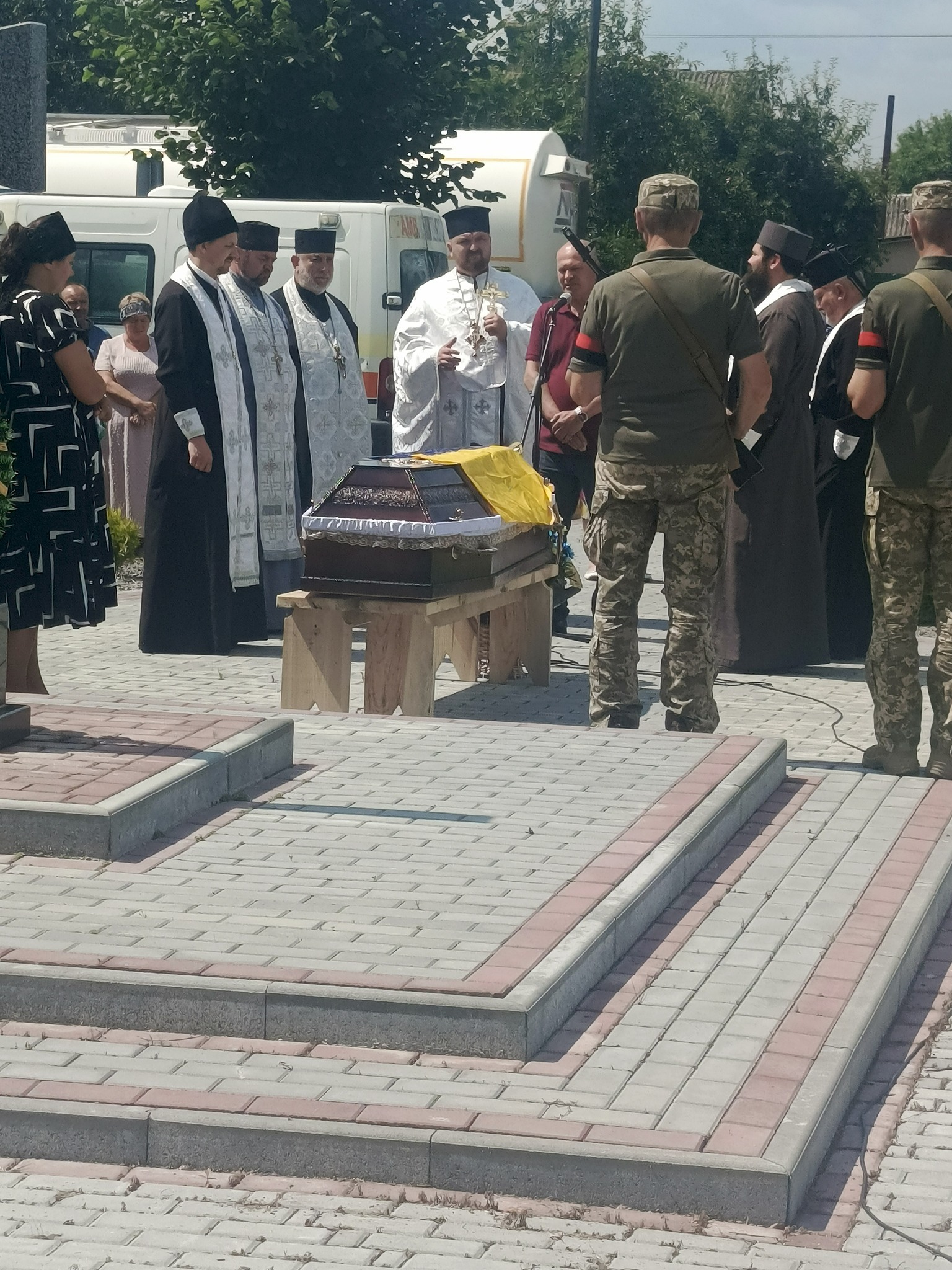 Без батька залишилося двоє дітей: волиняни попрощалися з Героєм Андрієм Брилюком