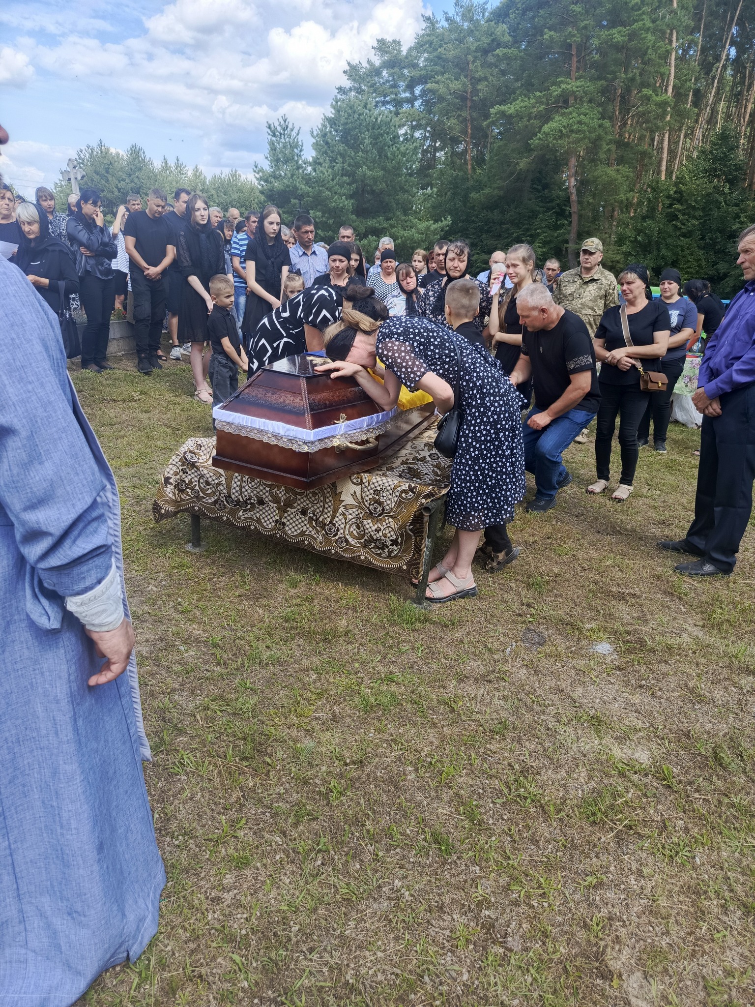 Без батька залишилося двоє дітей: волиняни попрощалися з Героєм Андрієм Брилюком