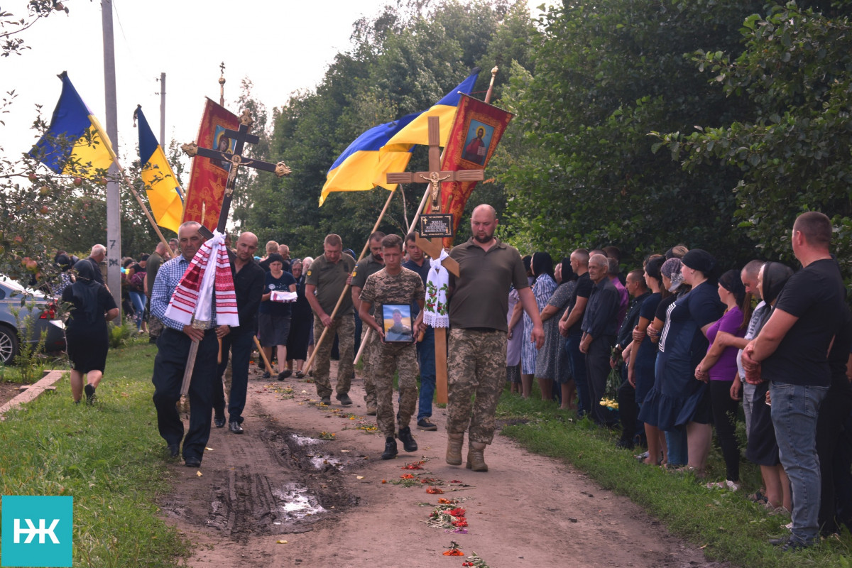 Напівсиротами зосталися троє дітей: на Волині попрощалися з Героєм Олександром Жилкою