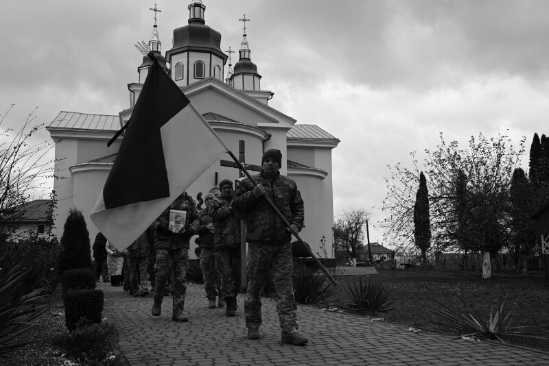 Серце зупинилося у лікарні: біля Луцька відспівали захисника України Романа Мельничука