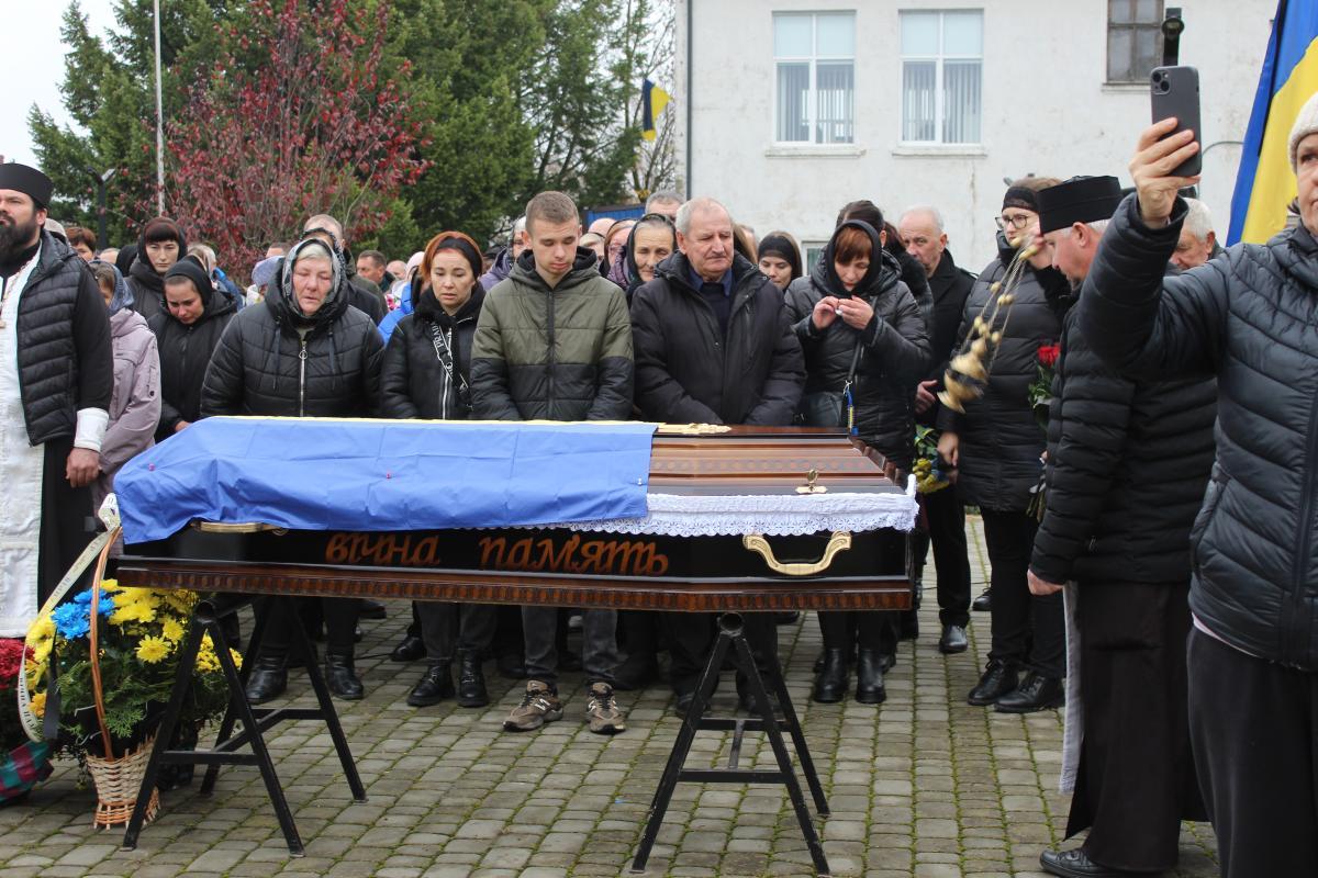 Завтра йому мало виповнитися 55 років: на Волині попрощалися із захисником Василем Савичем