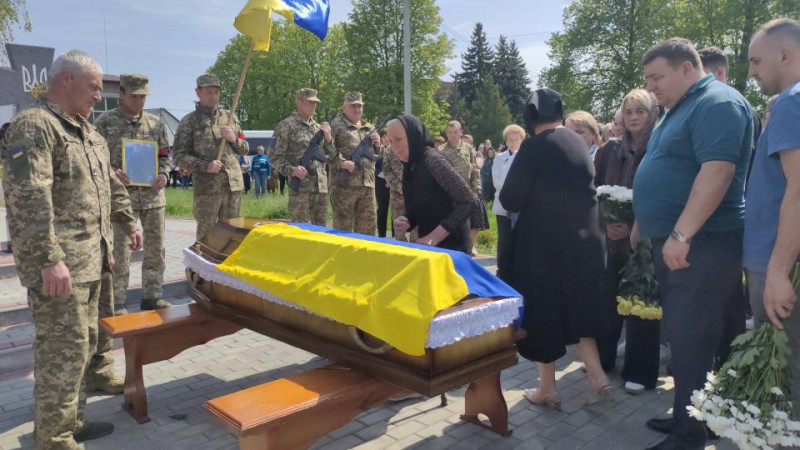 Передчасно помер під час проходження військової служби: на Волині поховали молодого захисника Дем’яна Мельничука