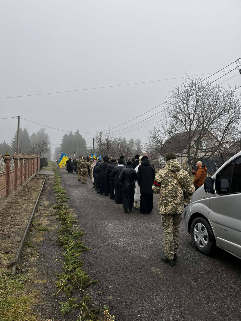 Довгий час вважався зниклим безвісти, однак, на жаль, дива не сталося: на Волині поховали молодого Героя Вадима Слєпцова