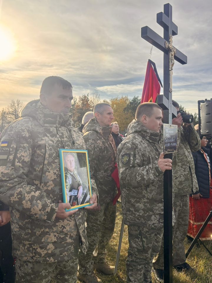 До останнього подиху боронив Україну: на Волині попрощалися із загиблим Героєм Іваном Кіпенем