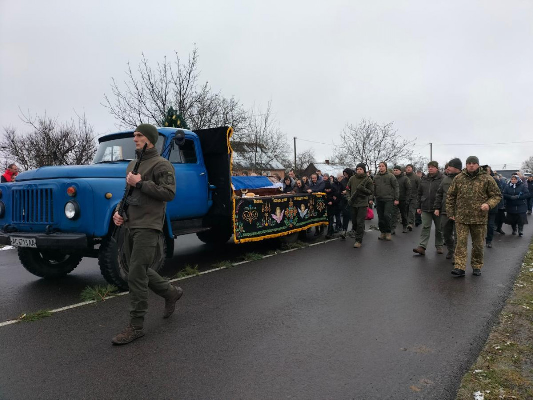 Місяць вважався безвісти зниклим: на Волині попрощалися із загиблим гранатометником Миколою Міськом. Фото