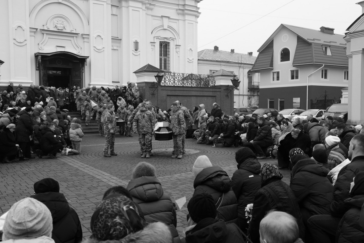 Три прощання в один день: у Луцьку в останню дорогу провели Героїв