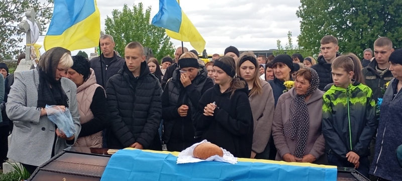 «Мужньо захищав від ворога свою країну»: на Волині в останню дорогу провели військовослужбовця Миколу Марчука