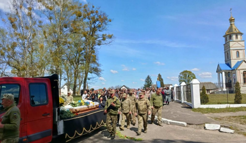 Життя обірвалося під час відпустки: волиняни провели в останню дорогу Андрія Сидорука