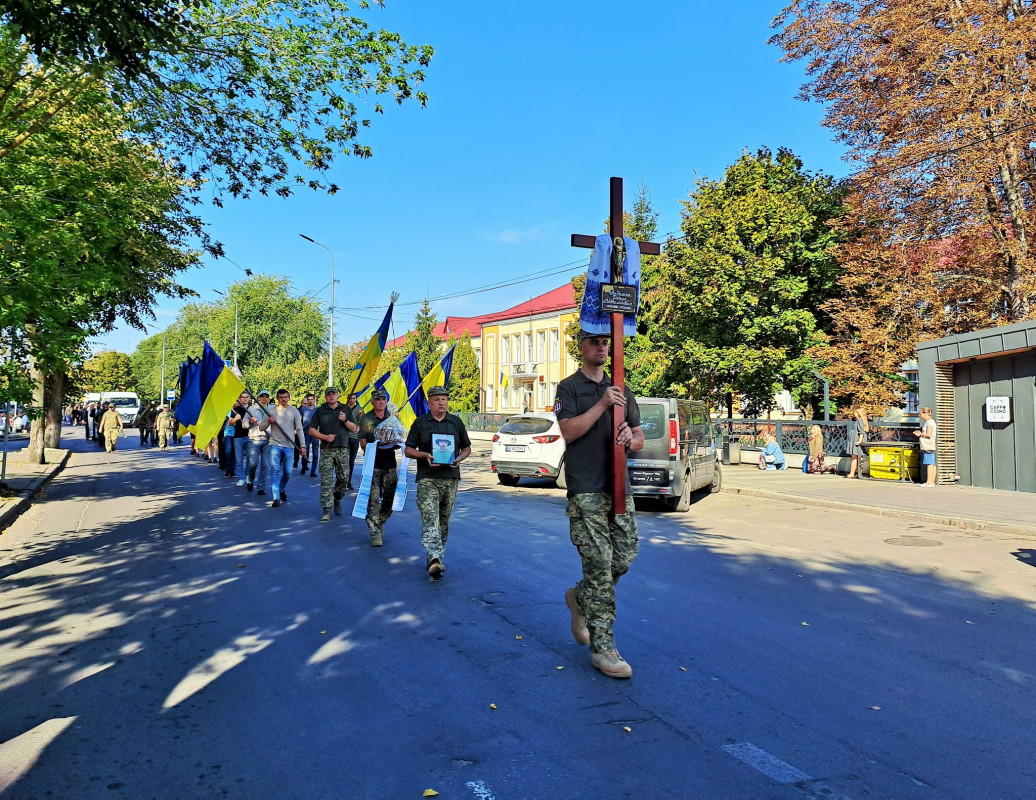 У страшному бою полягли усі побратими, які були разом з ним: на Волині попрощалися із 25-річним Героєм Денисом Андросюком