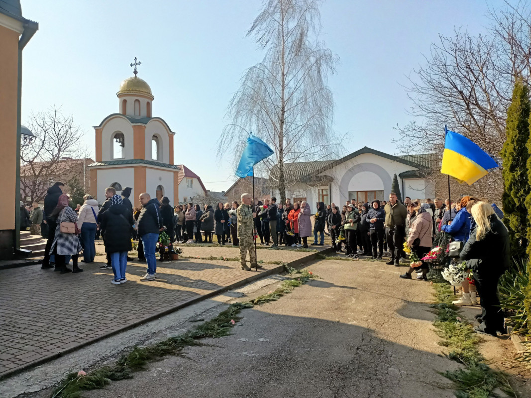 «Це людина з великої літери»: біля Луцька попрощалися з 30-річним Героєм Станіславом Романенком