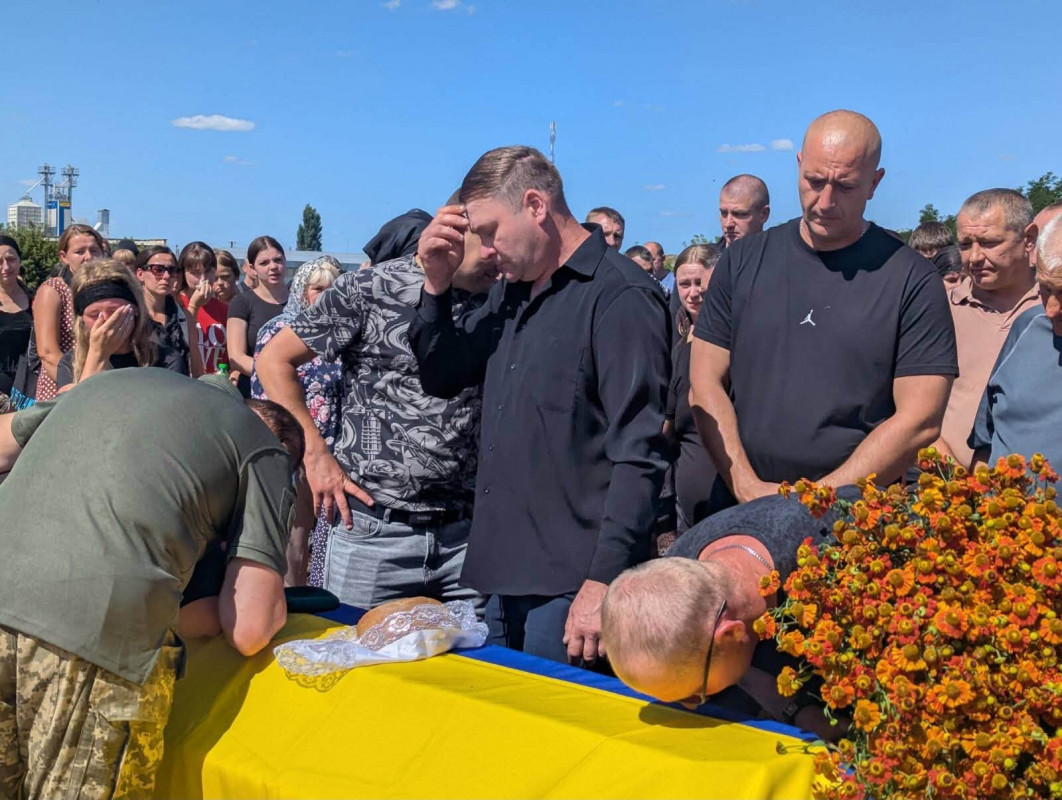 Півторарічний син більше не обійме батька: на Волині попрощалися з 30-річним воїном Віталієм Ксьондзиком