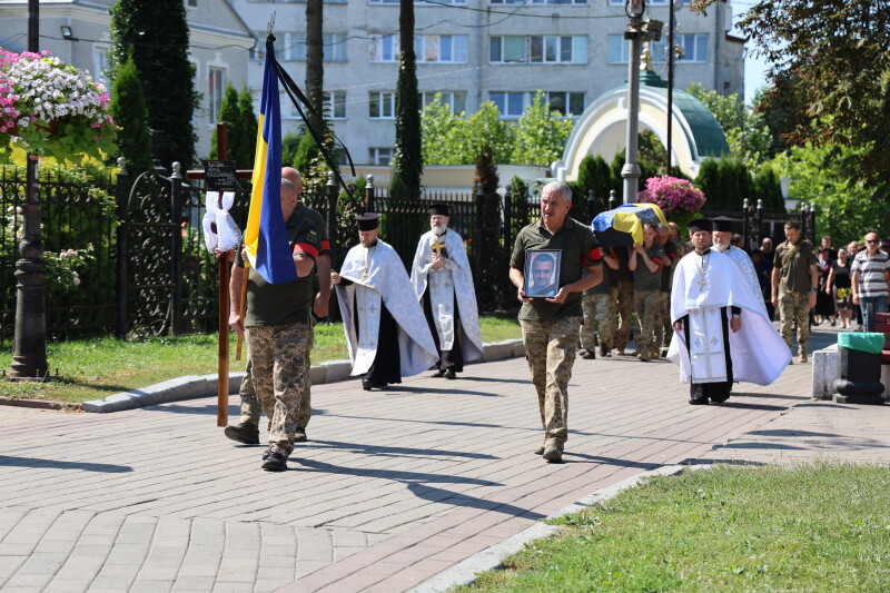 Навіки 33: у Луцьку в останню дорогу провели полеглого Героя Юрія Васюка