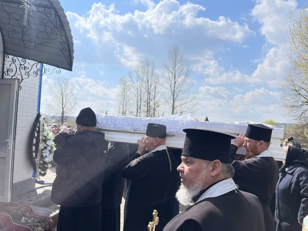 На Волині провели в останню путь священника Володимира Лапінського