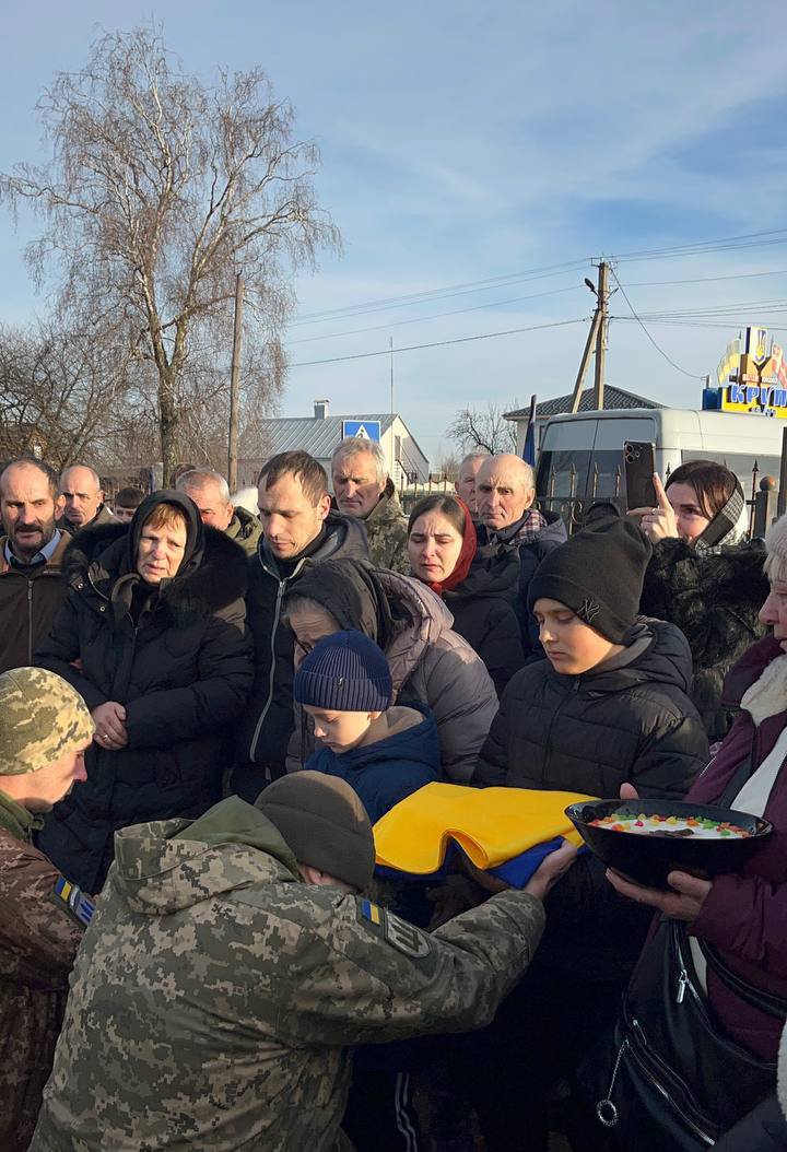 2 роки і 7 місяців родина чекала звістки про зниклого безвісти воїна: на Волині поховали Героя Миколу Абрамовича