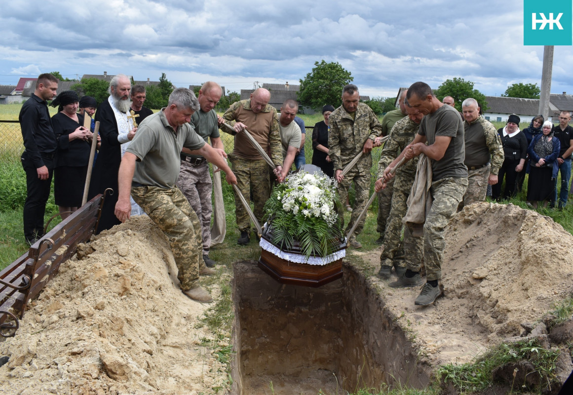 Навіки 22: на Волині усе село вийшло провести у вічність молодого Героя Артема Оласюка