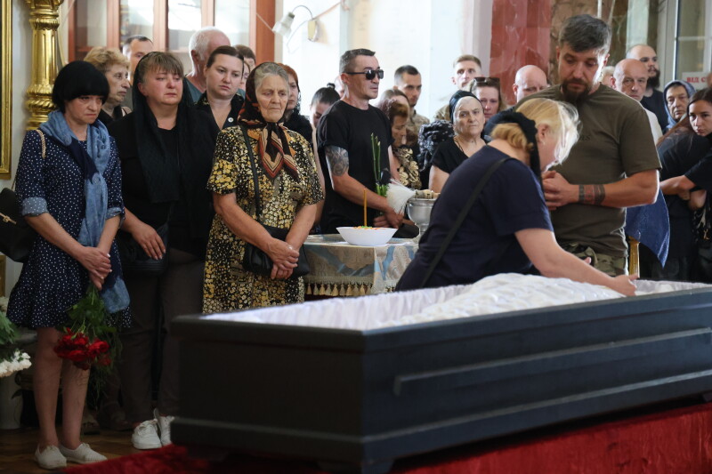 Навіки 33: у Луцьку в останню дорогу провели полеглого Героя Юрія Васюка