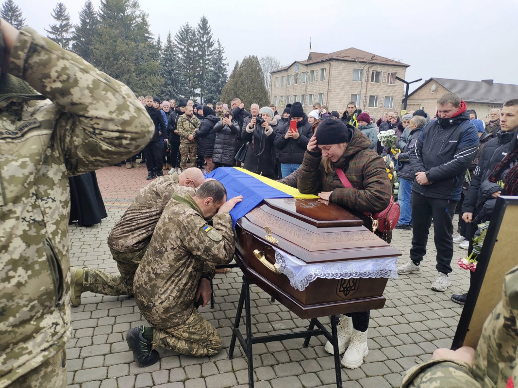 Знайшов вічний спочинок на Різдво: на Волині попрощалися із 22-річним Героєм Максимом Томчуком