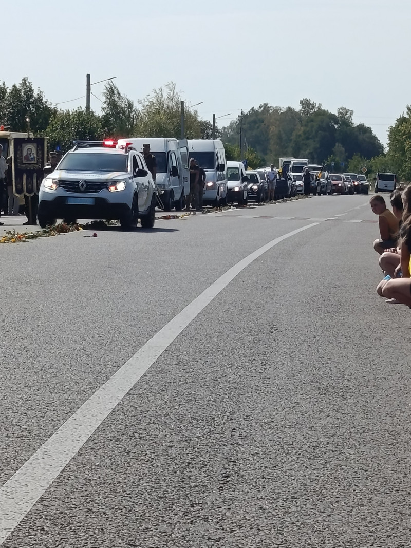 18 місяців вважався зниклим безвісти: на Волині провели в останню дорогу Героя Миколу Пеприка