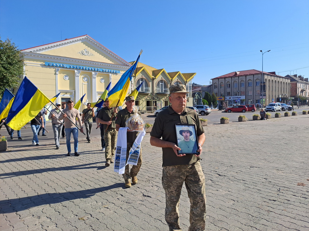 У страшному бою полягли усі побратими, які були разом з ним: на Волині попрощалися із 25-річним Героєм Денисом Андросюком