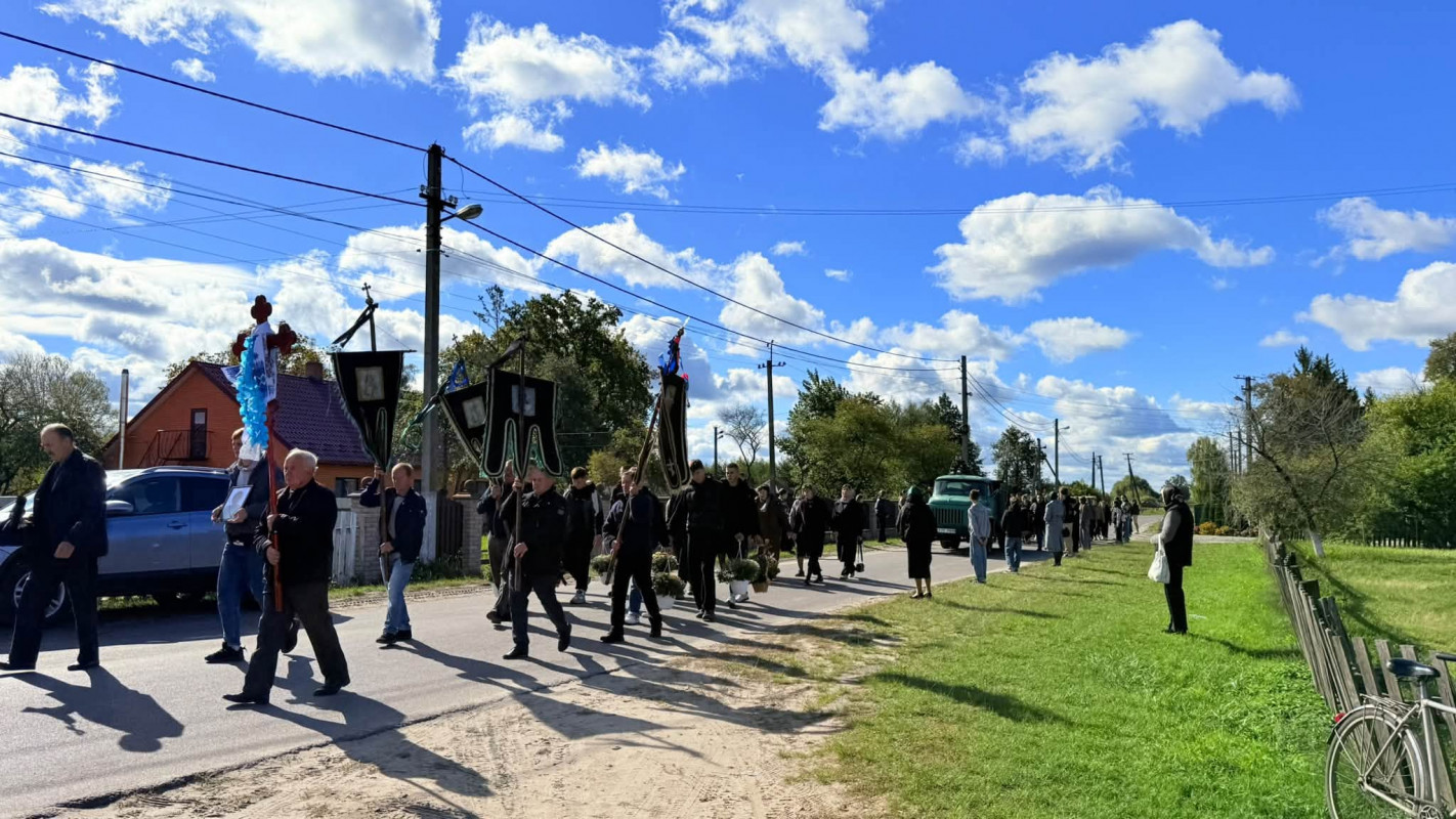 «Шкільний дзвінок прозвучав востаннє»: на Волині попрощалися з вчителькою