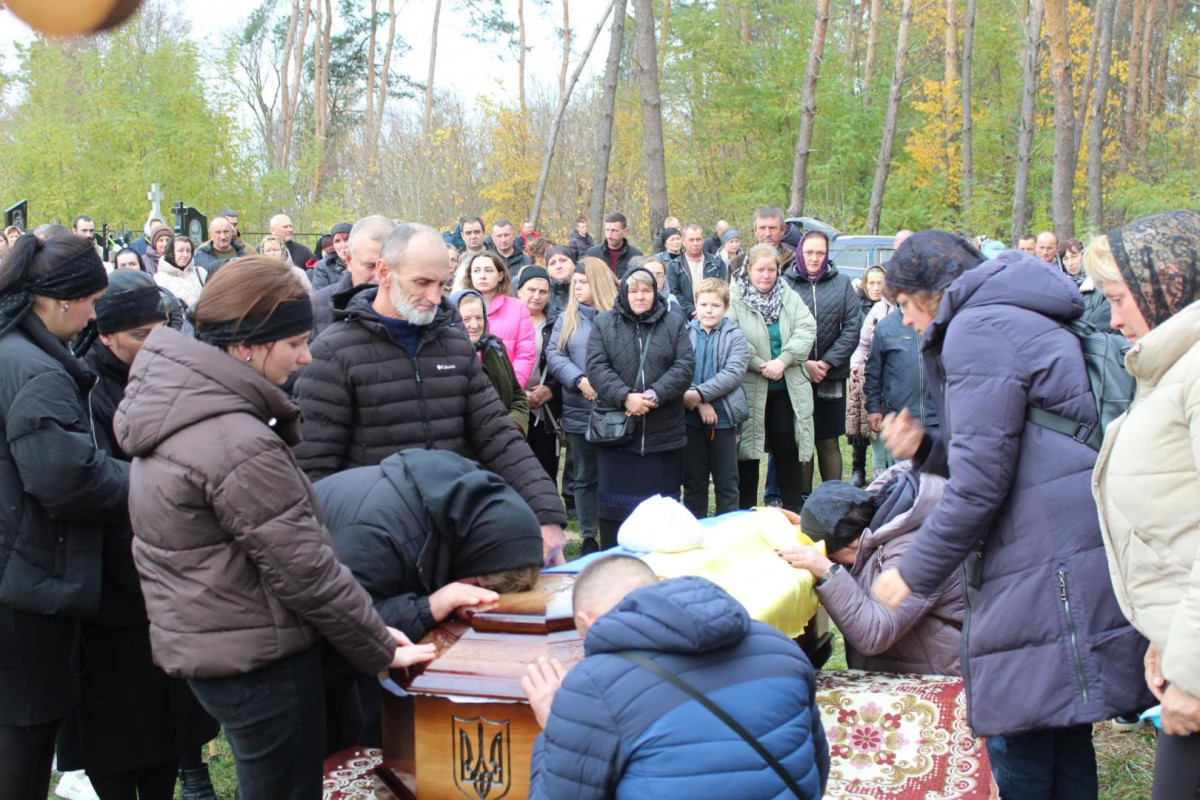 Маленький син ніколи більше не побачить тата: на Волині попрощалися з Героєм Миколою Мясковським