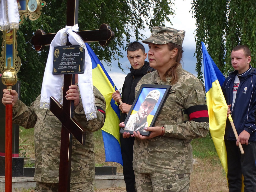 Через майже два роки після загибелі на Волині поховали Героя Валерія Кікавського