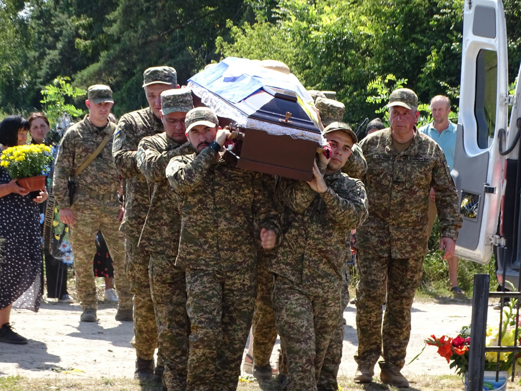 Лікарі боролися за його життя, але серце зупинилося: на Волині поховали 35-річного Сергія Омелянчука