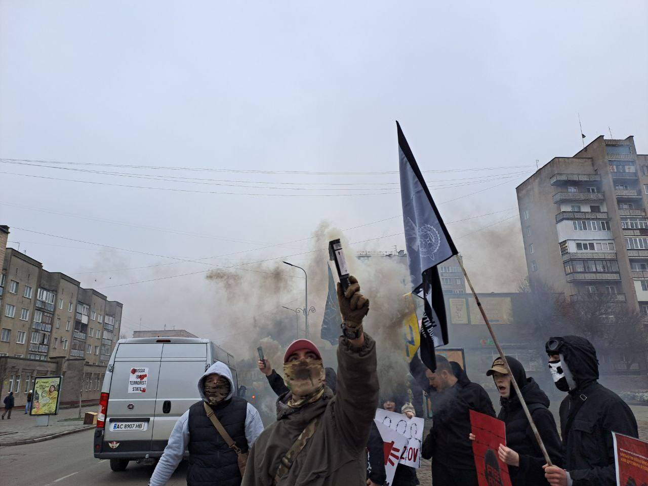 «Не мовчи! Полон вбиває»: на Волині пройшла акція підтримки полонених бійців полку «Азов»