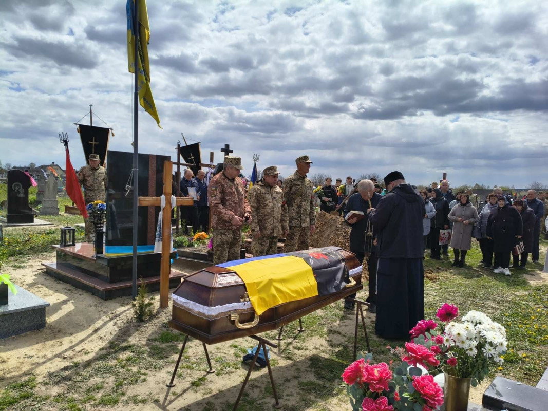 Рівно через рік після загибелі на Волині провели в останню дорогу Героя Юрія Камця