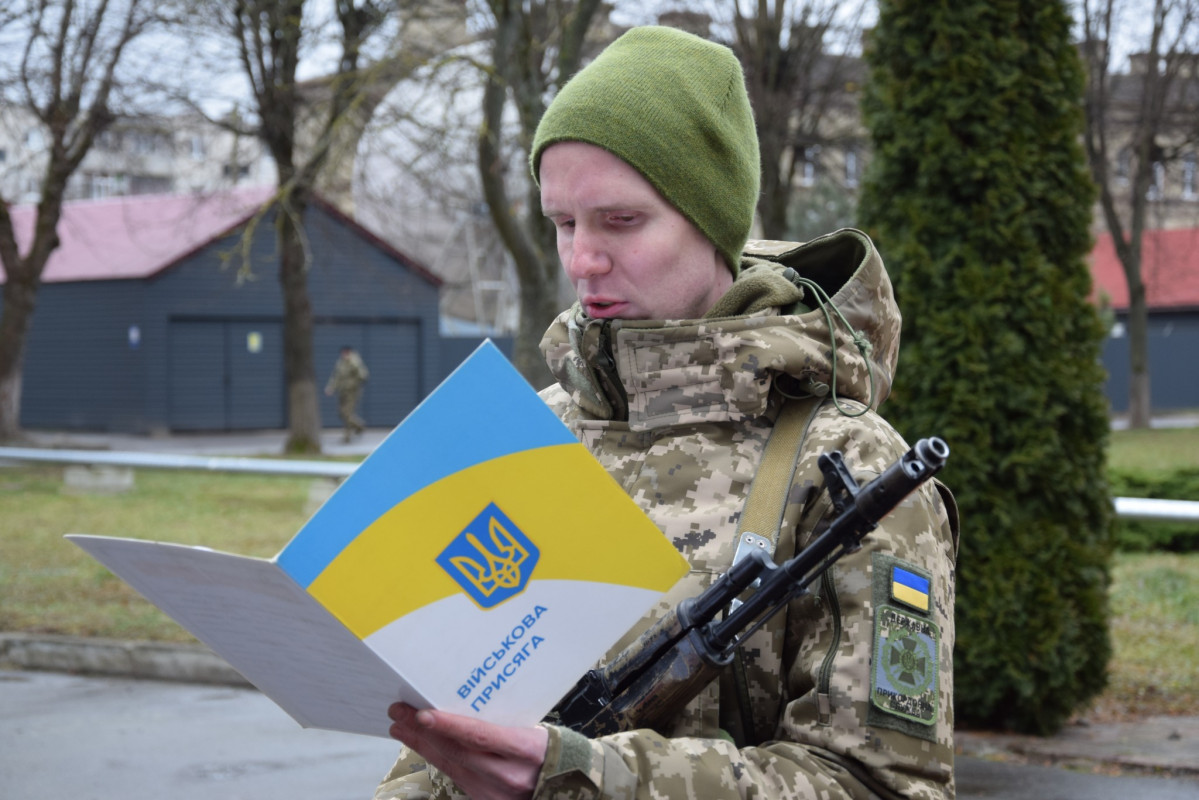 Наймолодшому - 19 років: новобранці Волинського прикордонного загону склали військову присягу