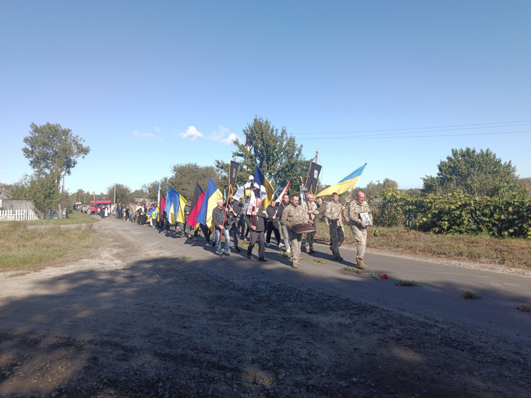 Овдовіла дружина, син та донечка так рано втратили батька: на Волині провели в останню земну дорогу Героя Сергія Водька