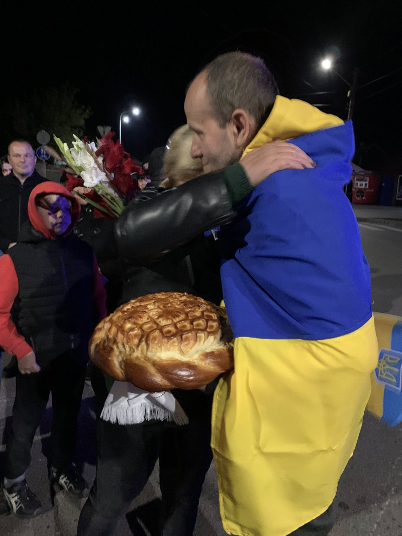 Після довгих місяців полону додому на Волинь повернувся захисник Василь Кулачук